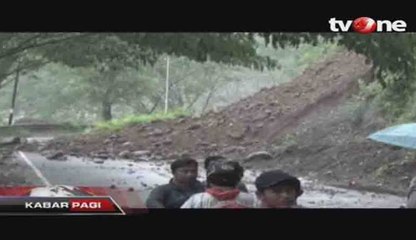 Tebing 25 Meter Longsor, Jalur Trenggalek-Ponorogo Lumpuh