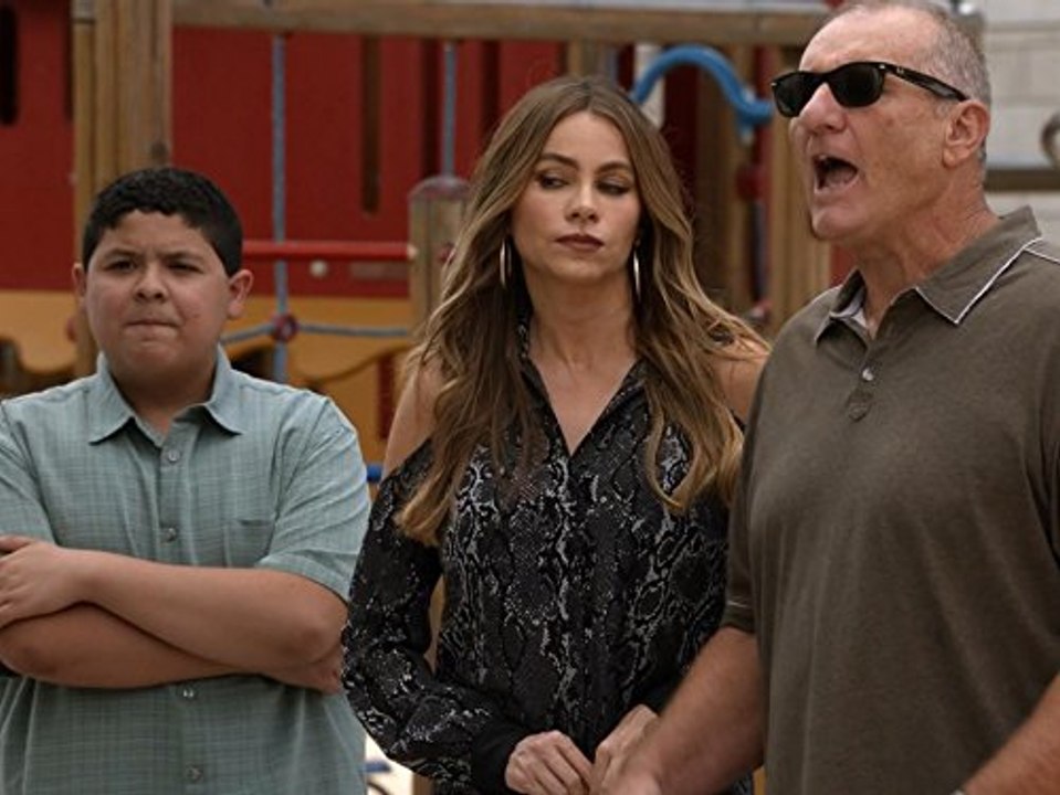 Modern Family : Season 9 Episode 12 "Dear Beloved Family" Full Streaming