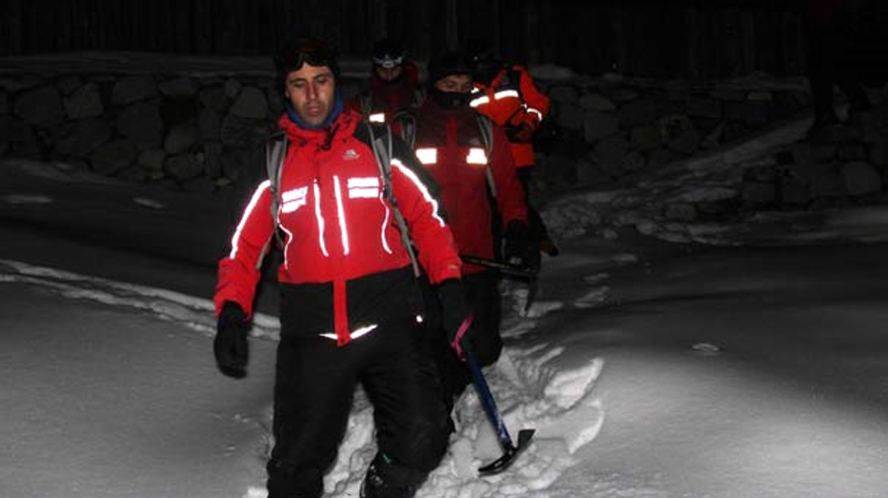 Uludağ'da Mahsur Kalan ve Geceyi Ormanda Geçiren 3 Kişi Askeri Helikopterle Kurtarıldı