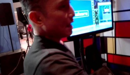 Aksi Vicky Prasetyo Menyanyi Lagu Rock