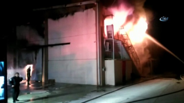 Dokuma fabrikasında çıkan yangına 18 araç, 40 itfaiye personel müdahale etti