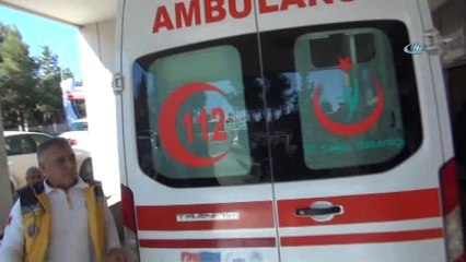 Otomobil Kucağında Bebeği Olan Anneye Çarptı