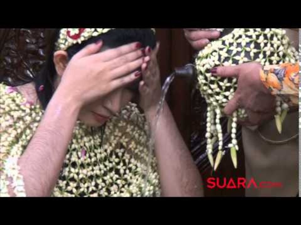 Prosesi Siraman Calon Mantu Jokowi