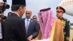 DETIK-DETIK RAJA SALMAN DATANG KE INDONESIA, TURUN PESAWAT PAKAI ESKALATOR