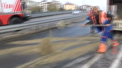 Bakırköy Sahil Yolunda Beton Mikseri Devrildi