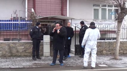 Evinde 10 Yerinden Bıçaklanarak Öldürüldü