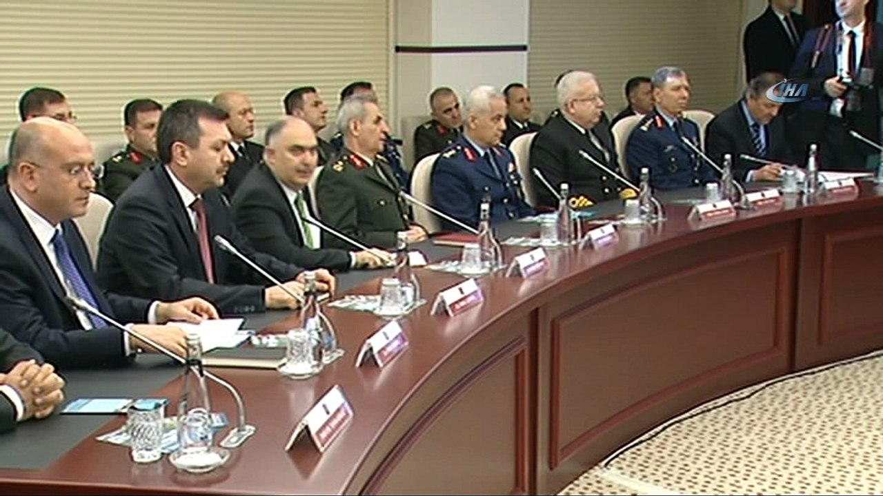 Bakan Nurettin Canikli, 'Dış kaynaktan acil ihtiyacımızı karşılamak amacıyla 2018 yılında toplam 3 bin 761 subay ve 5 bin 992 astsubayımızın yetiştirilmesi planlanmaktadır'