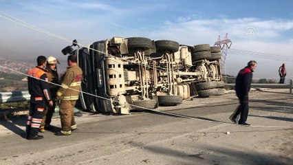 Beton mikseri devrildi: 1 yaralı - İZMİR