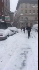 A boston les habitants font du ski grâce à la tempête de froid !