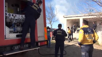 Evde Çıkan Yangınında 4 Kişi Dumandan Etkilendi