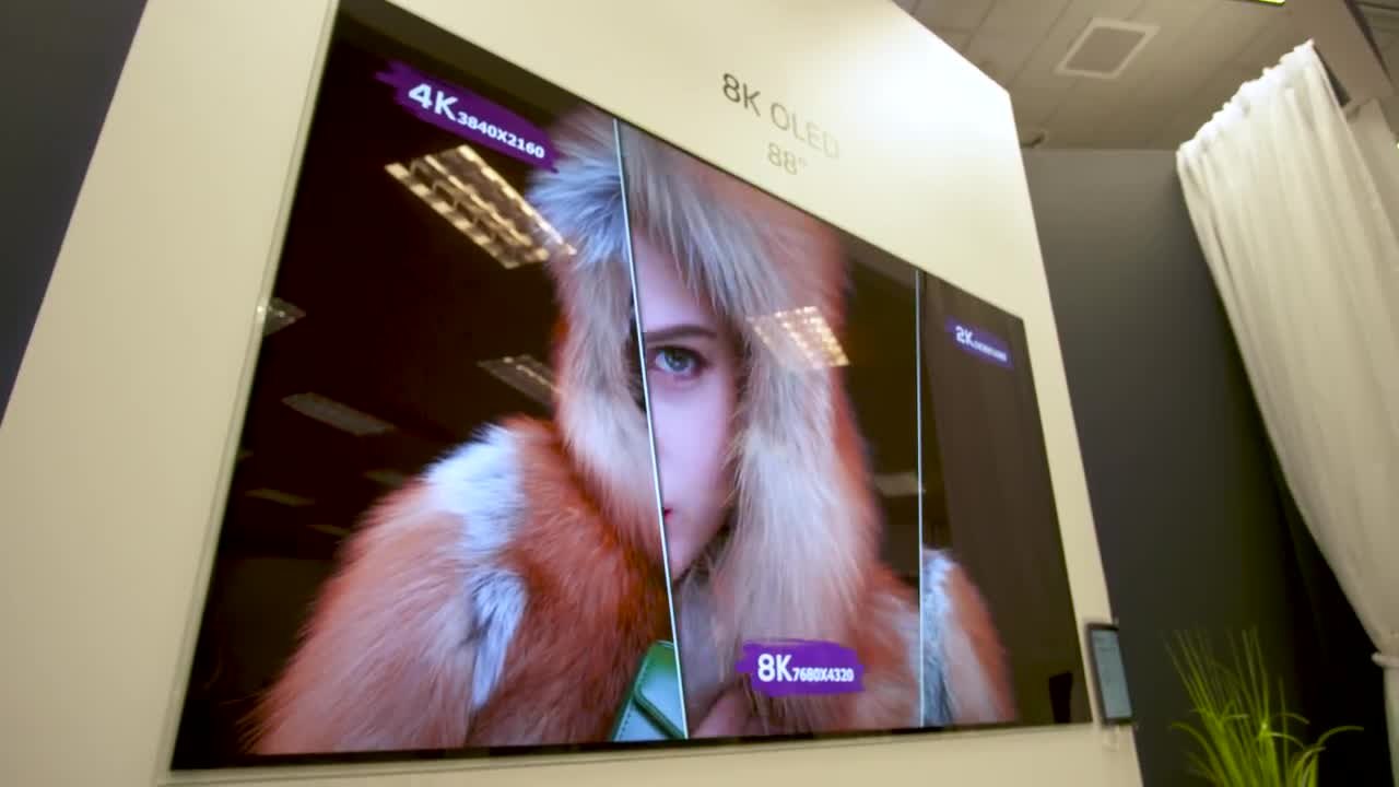 LG's 65" Rollable OLED TV first look at CES 2018