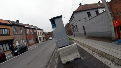 A Cuesmes le nouveau radar / Lidar de la police de Mons tagué.Vidéo Eric GHislain