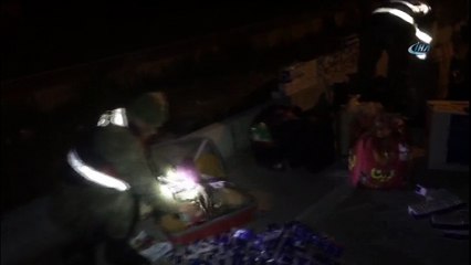 Azeri yolcuların valizinden kaçak içki ve sigara çıktı