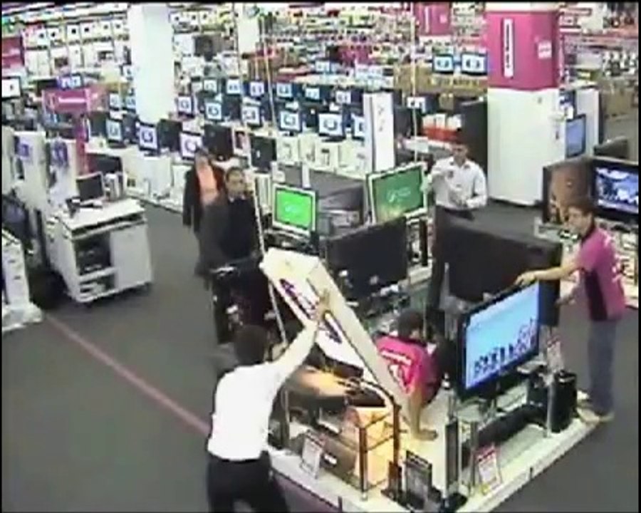 Продавец разбивает телевизор | Salesman broke the TV