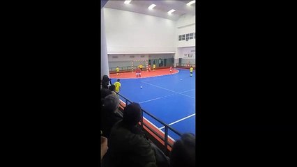 Português de 10 anos marca livre... à Ronaldo no futsal