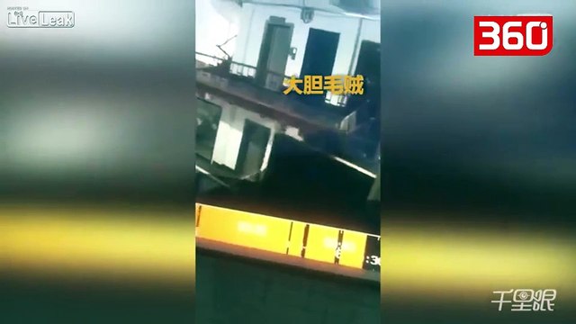 Kishte ditë që i humbnin mbathjet e gruas, burri vendos kamera dhe e kap hajdutin me presh në dorë (360video)