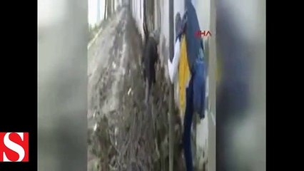 Ambulans şoförü hastayı yatağına kadar sırtında taşıdı