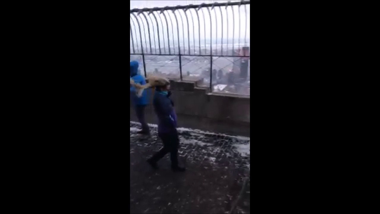 Quand tes cheveux sont pris dans un tourbillon en pleine tempete