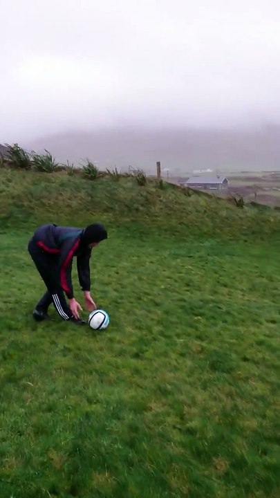 Un homme invente le ballon boomerang