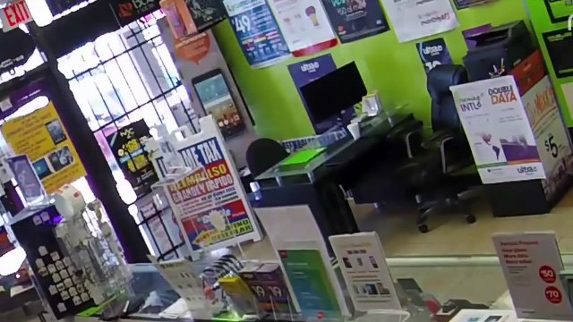 Un braqueur enfermé dans un magasin par deux employés