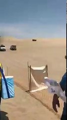 Los camiones también compiten a grandes saltos en las dunas