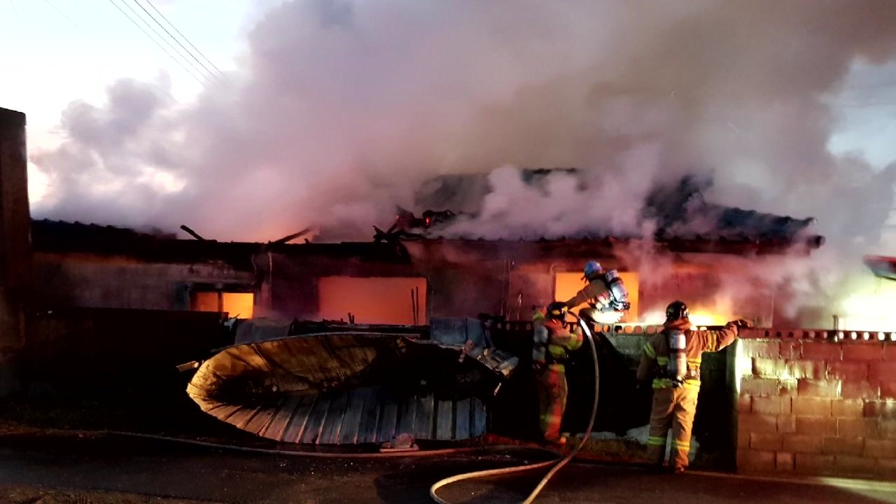 보령 주택 화재로 80대 여성 숨져 / YTN