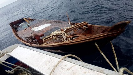 울릉도 해상에 북한 목선...시신 4구 발견 / YTN