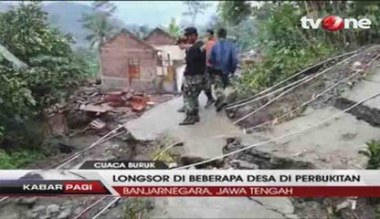 Hujan Akibatkan Tanah Longsor di Banjarnegara dan Malang