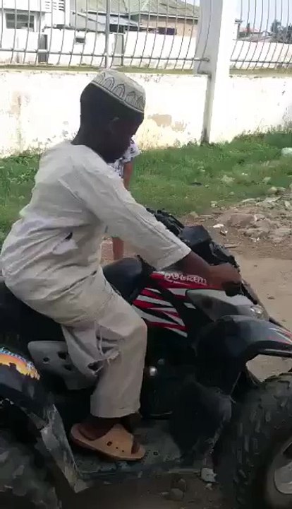 ne laisse jamais un moto ou enfant