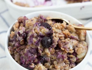 Banana Berry Crunch Baked Oatmeal