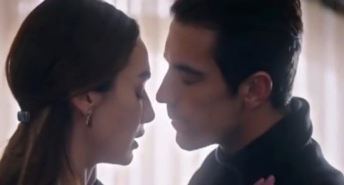 Reytingleri Kötü Giden Siyah Beyaz Aşk'ta Öpüşme Sahnesi Geceye Damga Vurdu