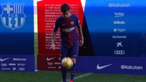 Coutinho paraded in front of Nou Camp fans