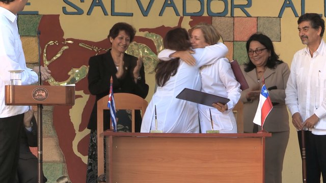 Bachelet firma acuerdos de colaboración en educación y salud con Cuba