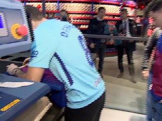 Senyum Lebar Coutinho di Camp Nou