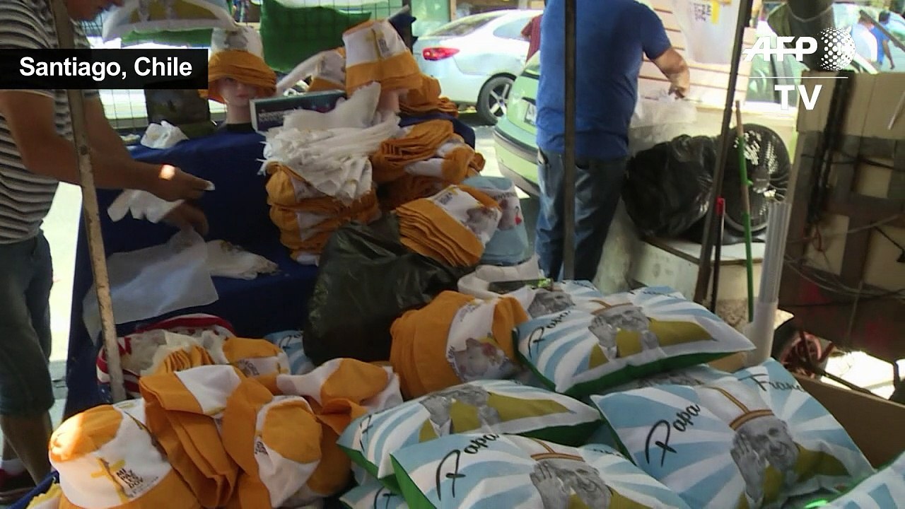 Chile: Souvenir business takes off ahead of pope Francis visit