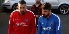 Trabzonspor İdmanında Onur Kıvrak ve Servet Çetin Tartıştı