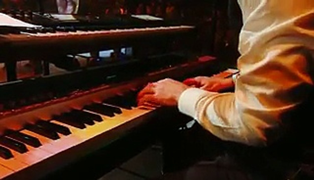 Lisa McHugh - Play Me the Waltz of the Angels