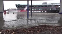 Yükselen Ren Nehri Çevresindeki Türk Esnaf Sel Nöbetinde