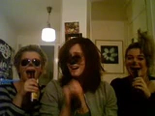 samedi soir, il est tard, t'empeches la vielle de dormir...