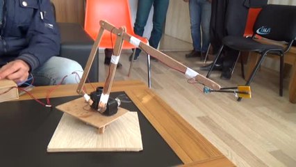 Siverekli Öğrenci Atık Malzemelerden Biyonik El Yaptı