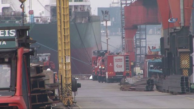 Tuzla'da bir tersanede bakıma giren geminin makine dairesine yangın