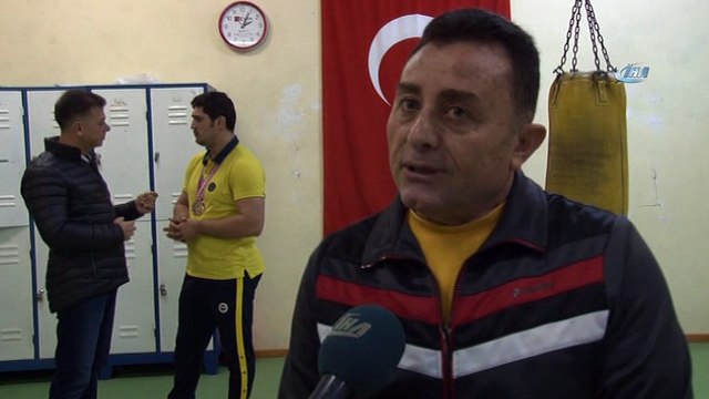 Boks şampiyonu sahada değil asansörde ter döküyor