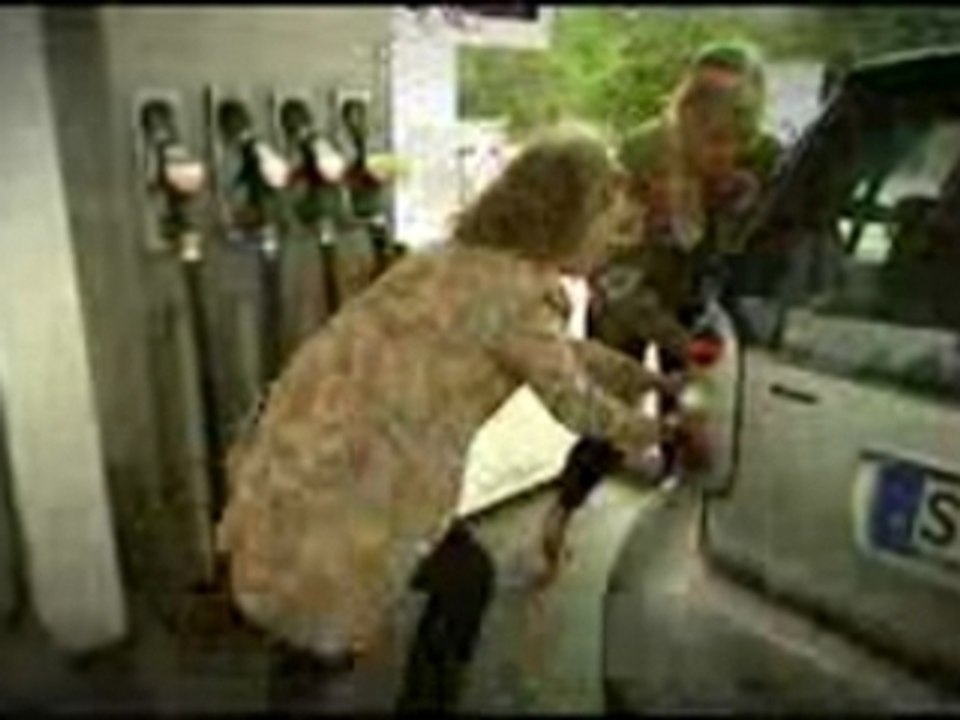 Fun Frauen an Tankstellen