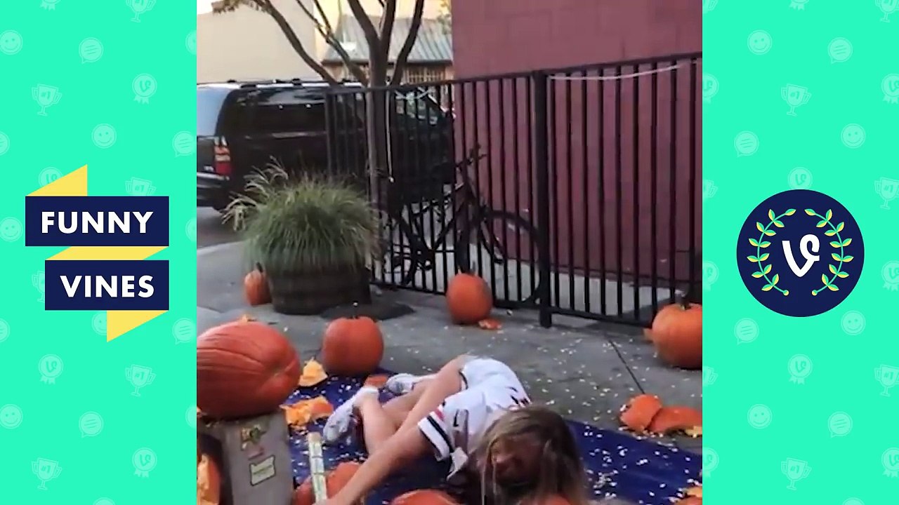 VIRAL GIRL FAILS Compilation 2018 | Funny Vines