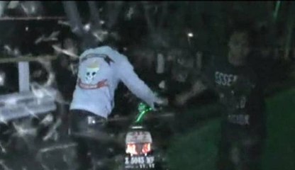 Ribuan Laron Tutupi Akses Jembatan Parungsari