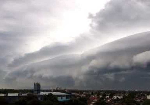 Ominous-Looking Shelf Cloud Moves Across Sydney
