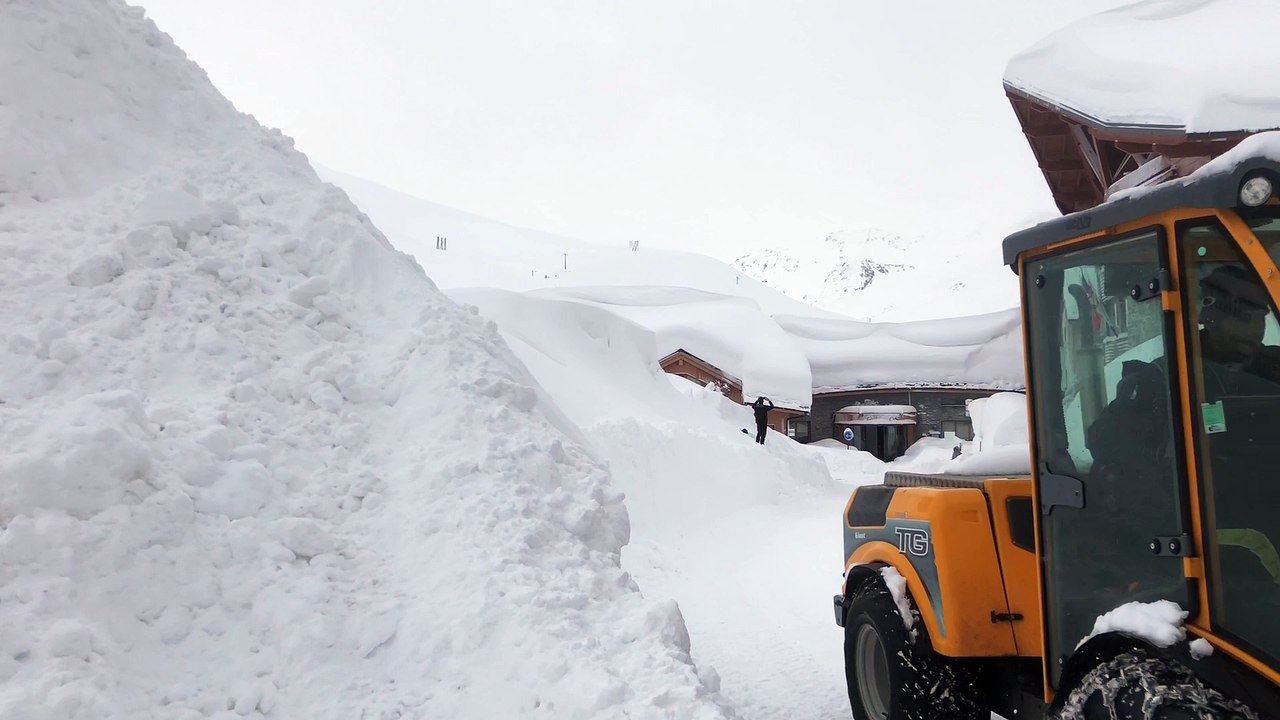 Chutes de neige à Tignes : du jamais vu depuis 30 ans - Vidéo Dailymotion