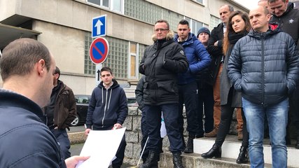 Les policiers se rassemblent et dénoncent les violences