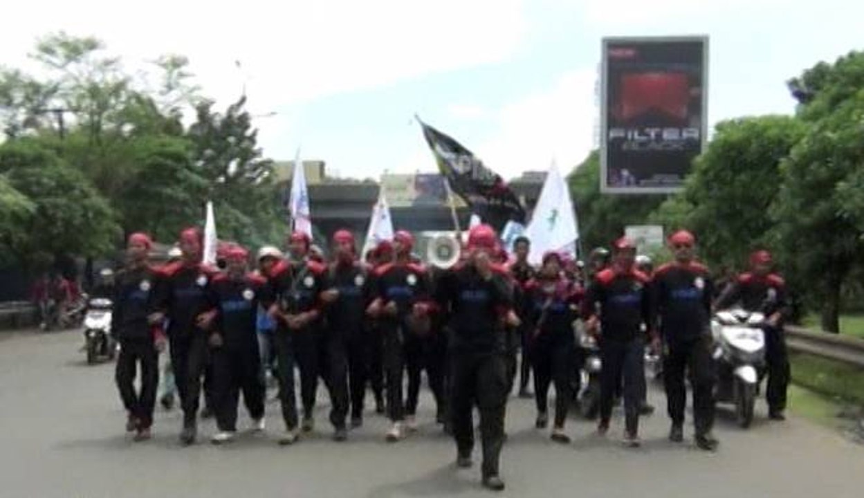 Ratusan Buruh Unjuk Rasa Tuntut Kenaikan UMK