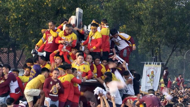 حشود كبيرة في مانيلا خلال زياح الناصري الاسود